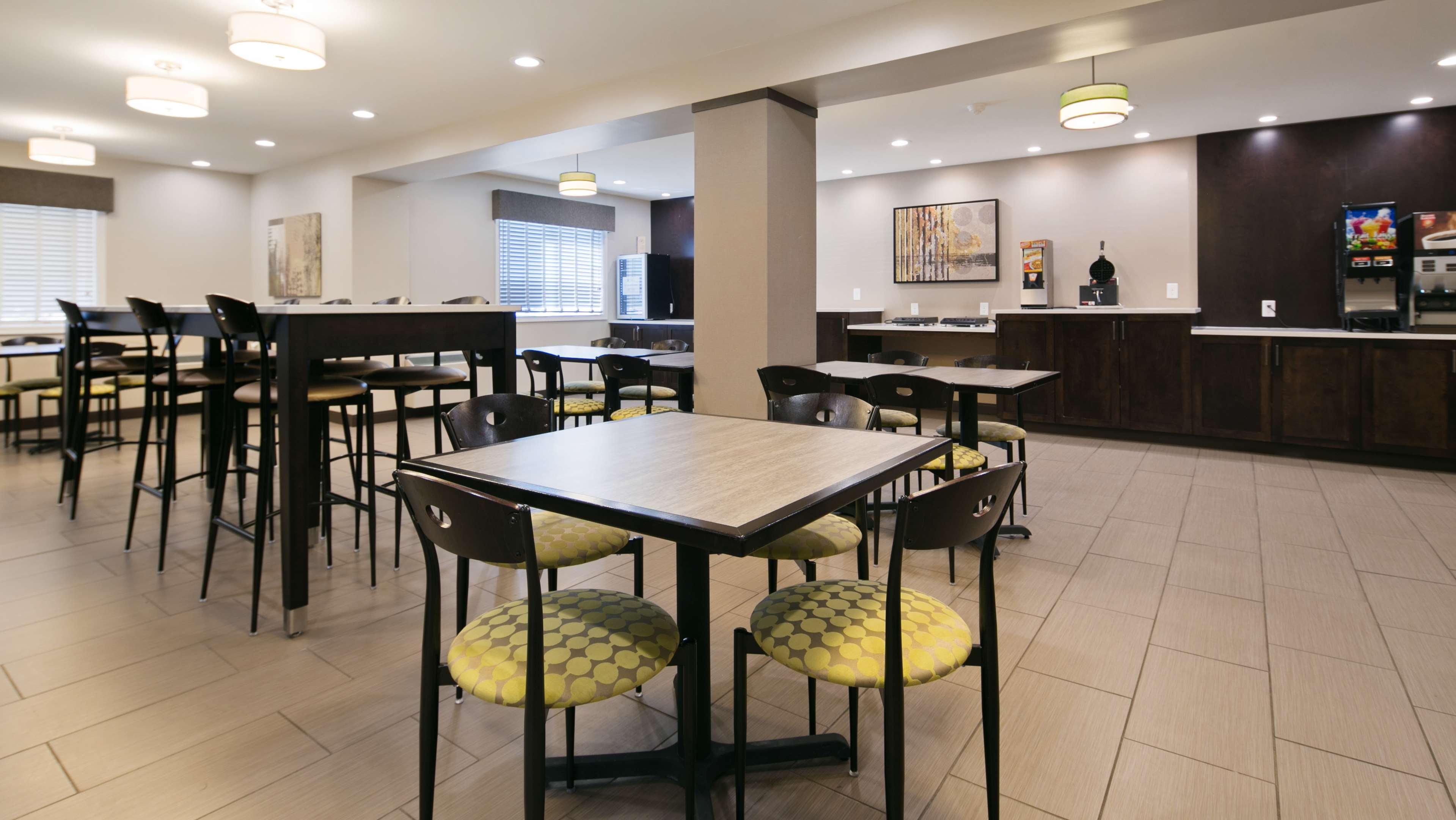 Best Western Harvest Inn & Suites Grand Forks Esterno foto