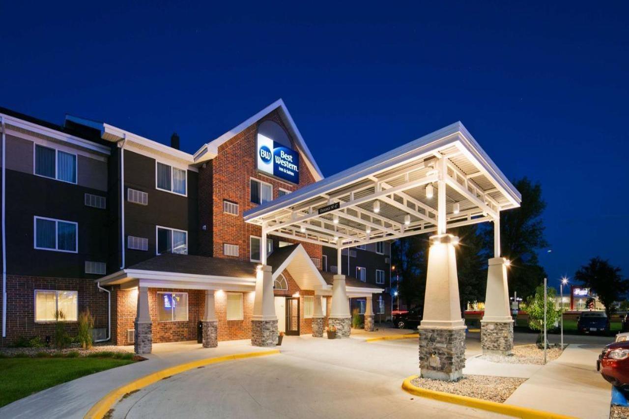 Best Western Harvest Inn & Suites Grand Forks Esterno foto