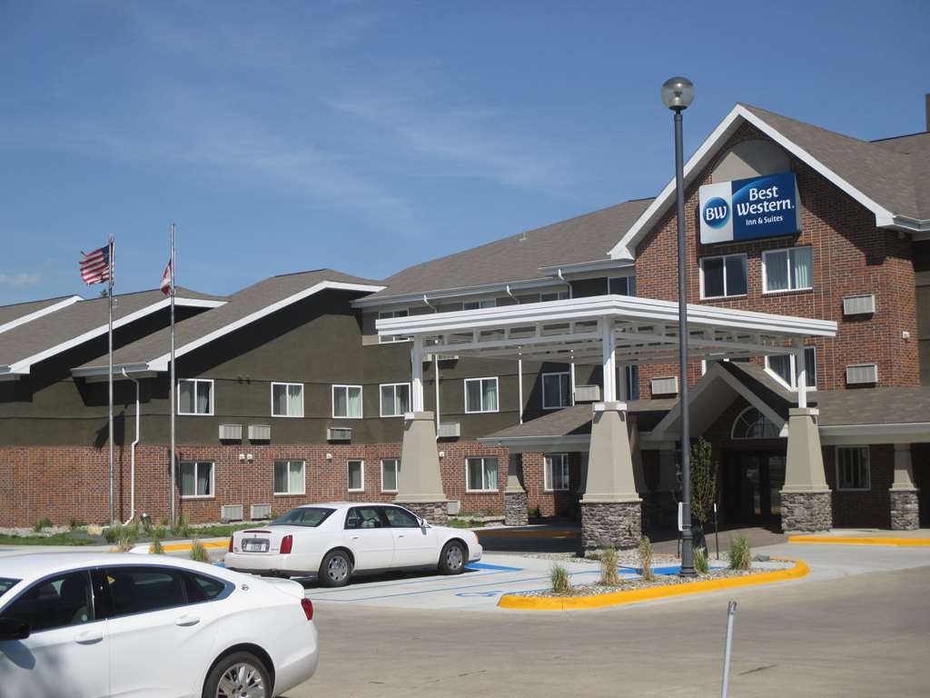 Best Western Harvest Inn & Suites Grand Forks Esterno foto