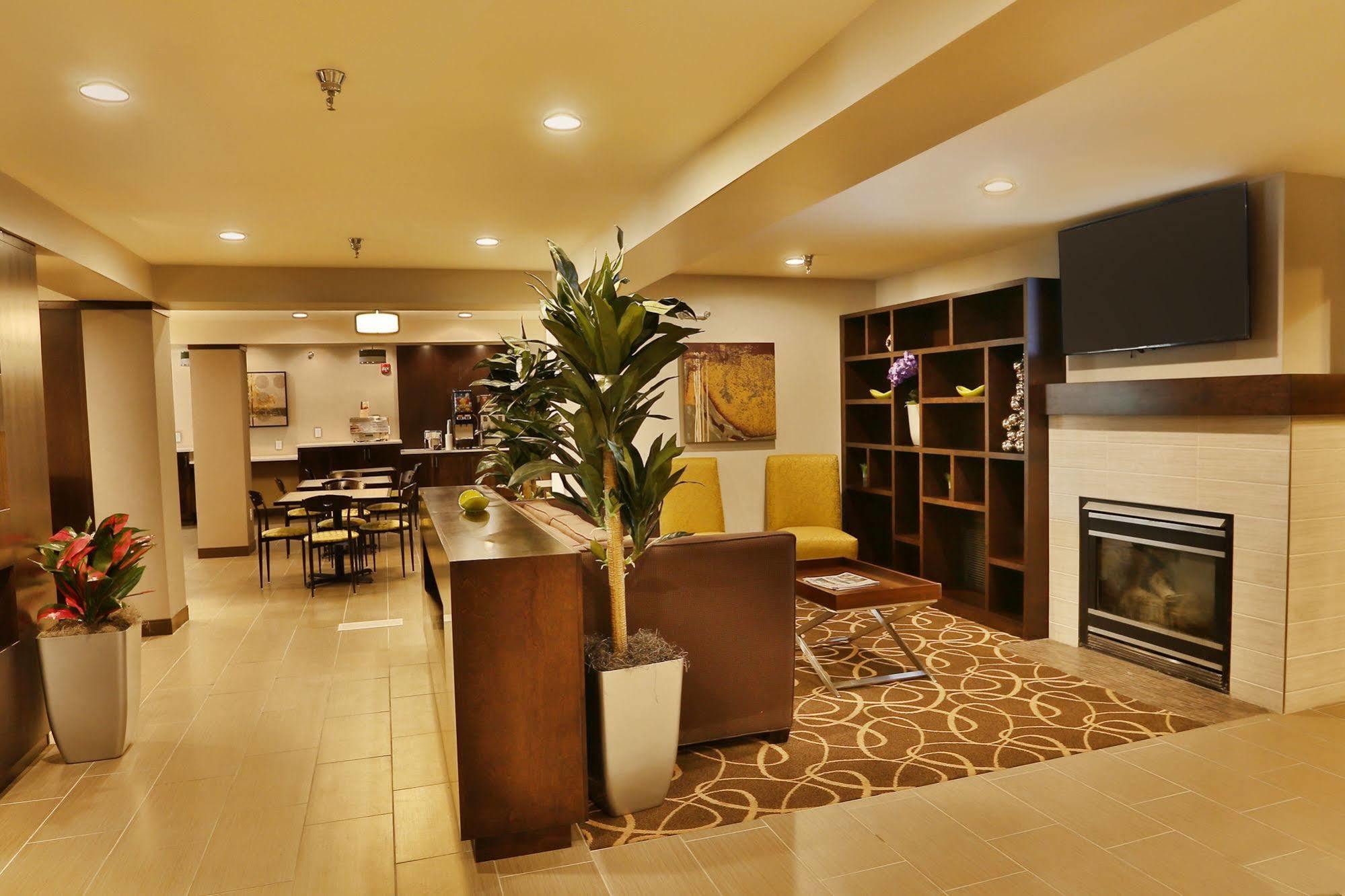 Best Western Harvest Inn & Suites Grand Forks Esterno foto