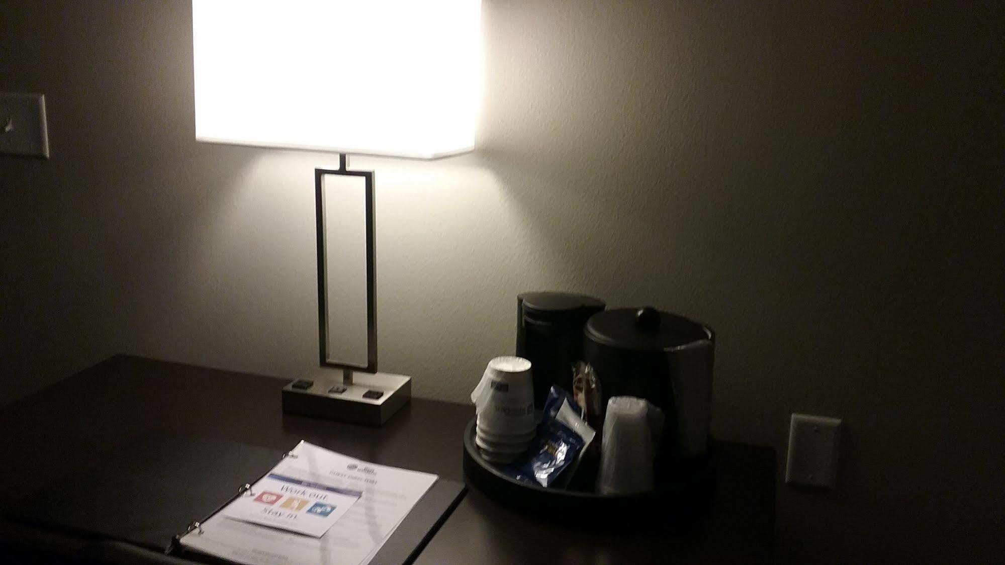 Best Western Harvest Inn & Suites Grand Forks Esterno foto
